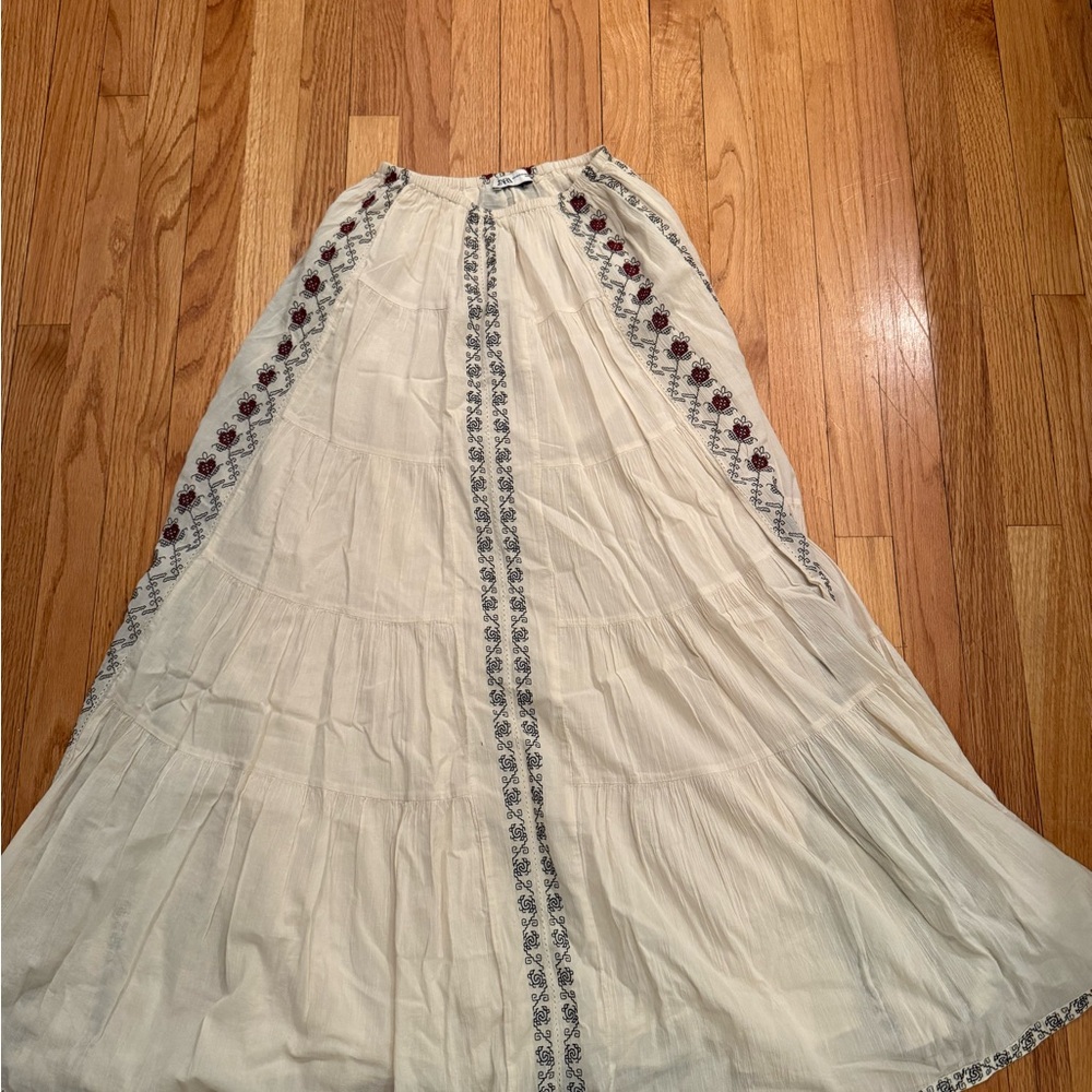 Bohemian Cream Maxi Skirt with Embroidered Details, Zara size xs-s, never worn